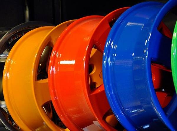 Что лучше применять для покраски дисков колес и как наносить на них автоэма ... - фото
