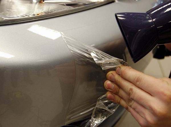 Секрет правильного и безопасного снятия защитной пленки с автомобильного кузова с фото