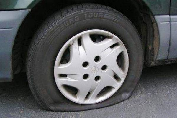 Как заменить колесо на ВАЗ 2107 - фото