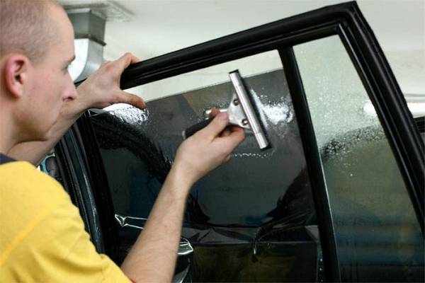 Самые необходимые инструменты для качественного тонирования стекол авто - фото
