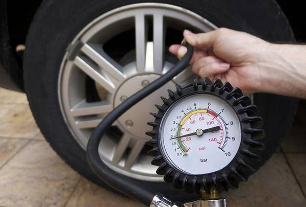 Какое должно быть давление в шинах автомобиля? с фото