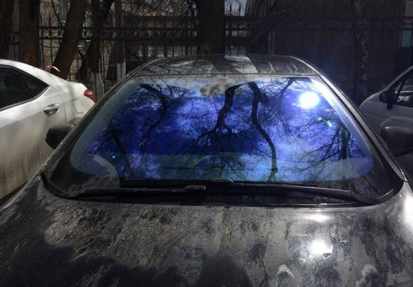 Какими бывают солнцезащитные пленки для лобового стекла авто? - фото