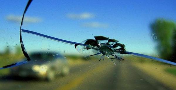 Ремонтируем трещины и сколы на стеклах автомобиля - фото