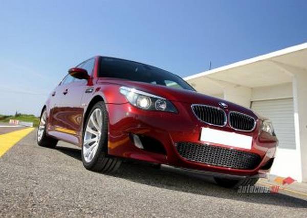 Обзор сногсшибательного BMW M5 и цена заряженного Е60 на «вторичке» с фото