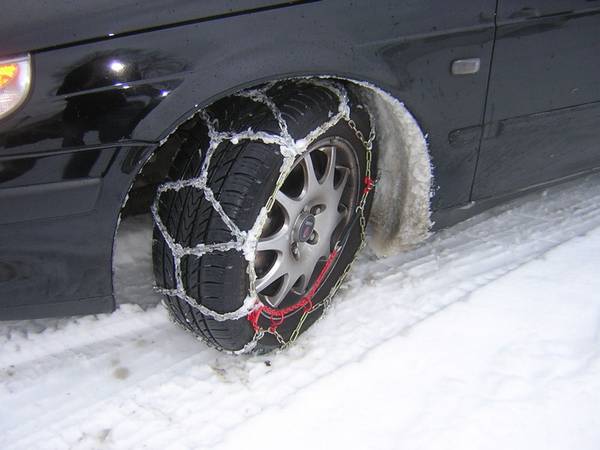 Зубастые колёса: использование цепей противоскольжения - фото