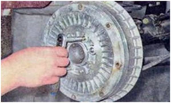 Как самостоятельно заменить тормозные колодки на ВАЗ 2107 с фото