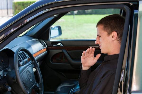 Неприятные запахи в салоне автомобиля (выхлопных газов, бензина и др) с фото